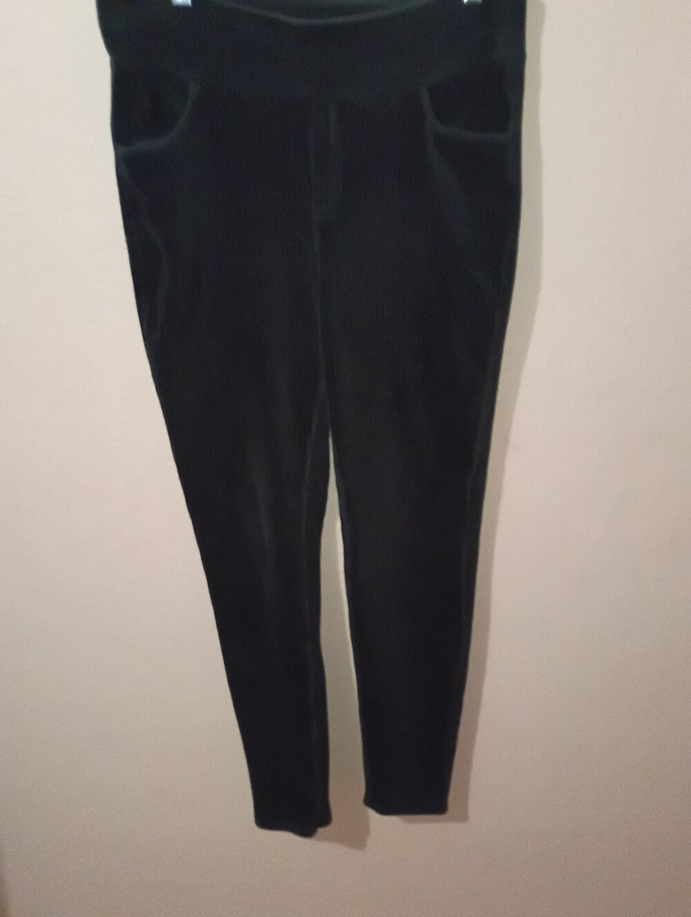 D & Co. Size Medium Black Ponte Knit Ankle Pants